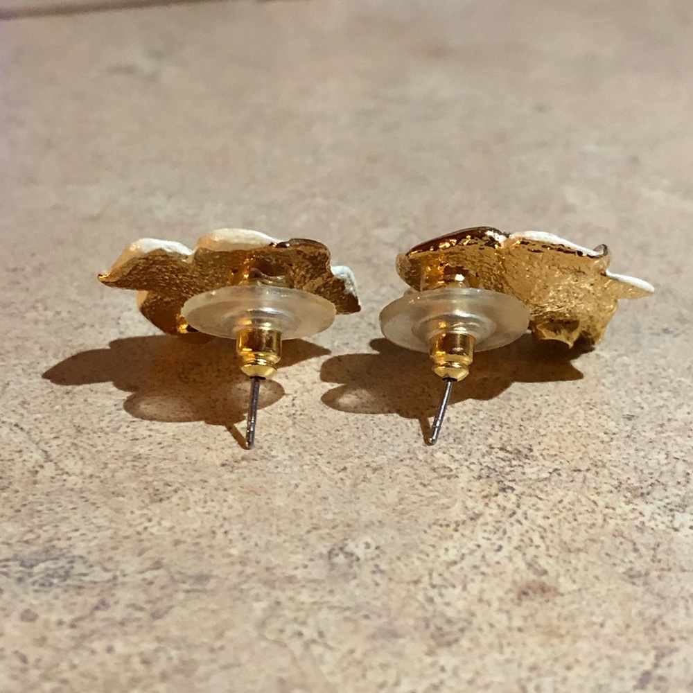 new cream/gold/diamond stud flower earrings - Picture 4 of 7
